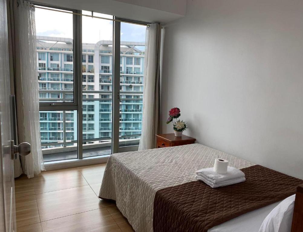 Azure Urban Resort A3 Near Airport Mall With Balcony Wavepool マニラ市 エクステリア 写真
