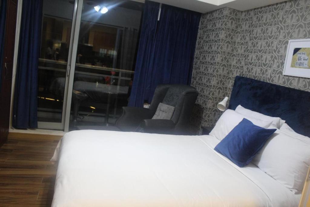 Azure Urban Resort A3 Near Airport Mall With Balcony Wavepool マニラ市 エクステリア 写真