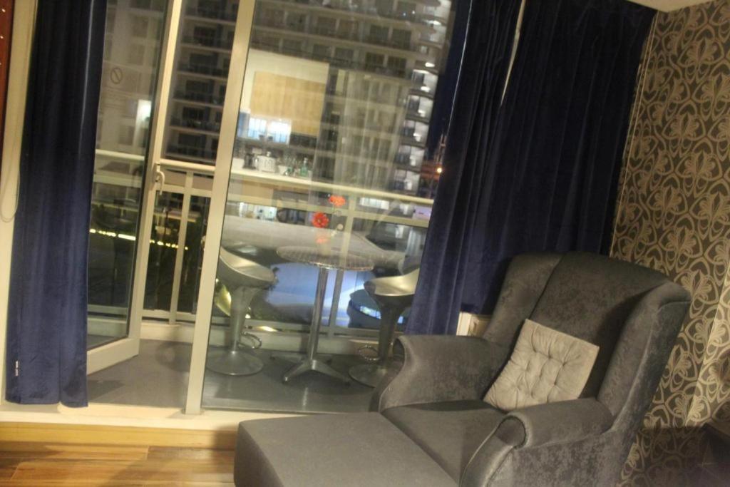 Azure Urban Resort A3 Near Airport Mall With Balcony Wavepool マニラ市 エクステリア 写真
